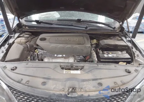 2015 Chrysler 200 C z USA, uszkodzony, nr VIN 1C3CCCCB7FN645828